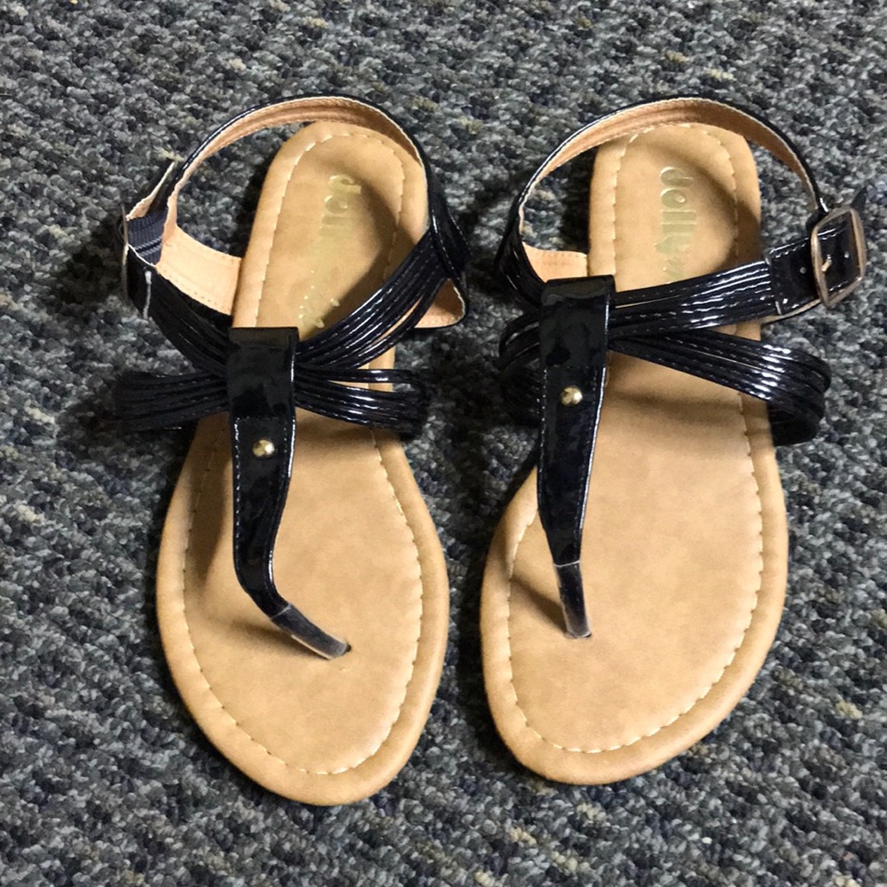 Strap sandals